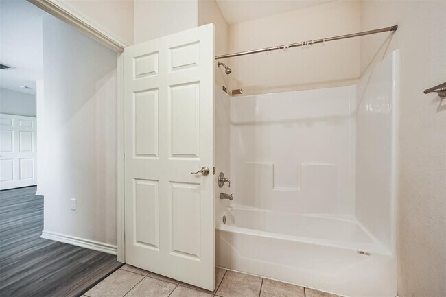 Building Photo - 10310 Chesterfield Dr