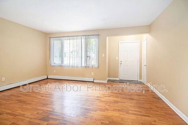 Building Photo - 392 Firwood St