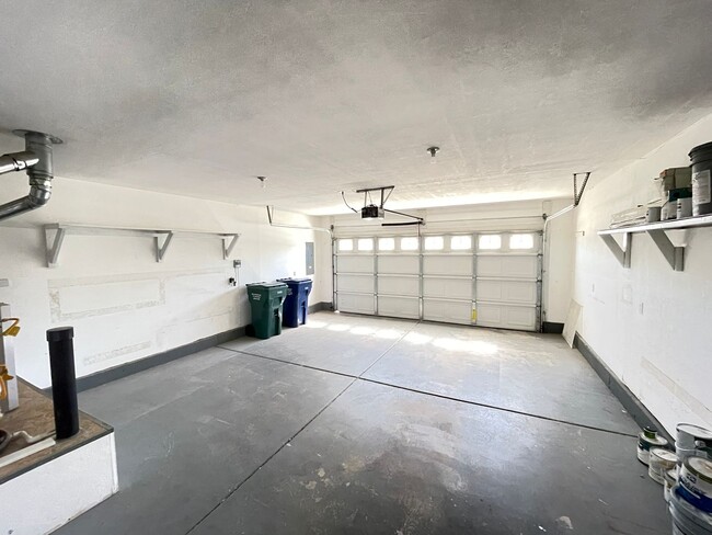 Building Photo - Clean 3 Bed 2 Bath in the Landings