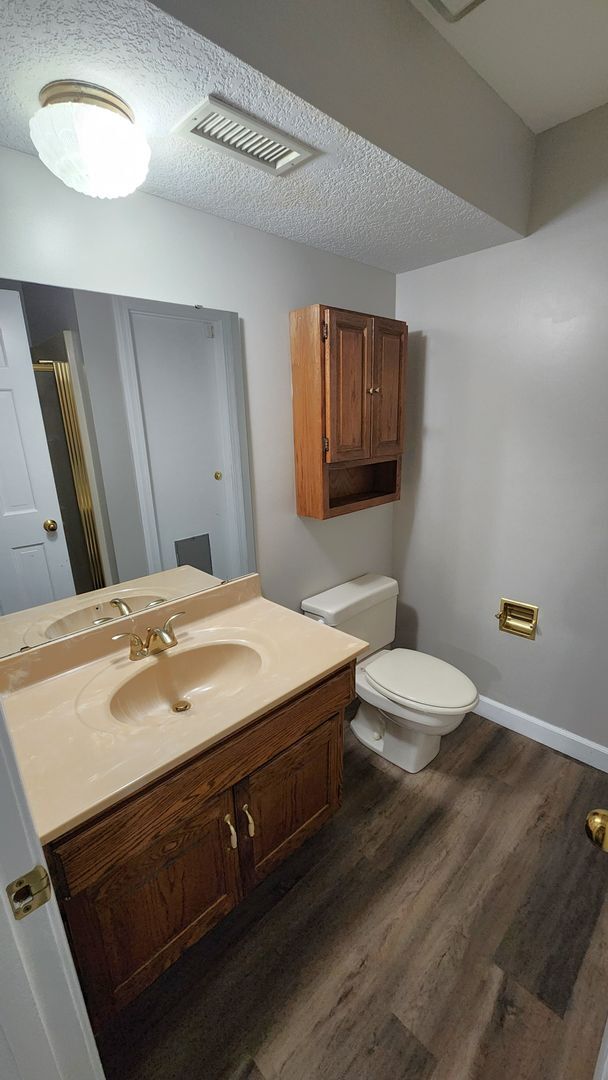 Building Photo - Lake Sherwood Executive 4BR, 3BTH home in Washburn Rural Schools!