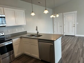 Building Photo - `1747 N Exchange Park Rd #Z-304