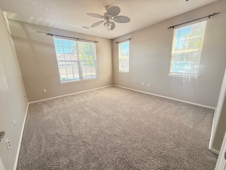 Building Photo - 1575 Olympia Cir
