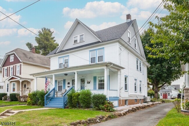 Primary Photo - 144 W Franklin St