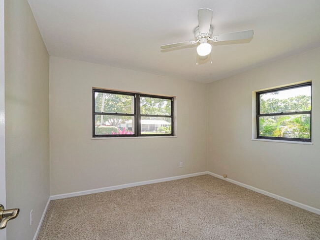 Building Photo - 855 28th Ave