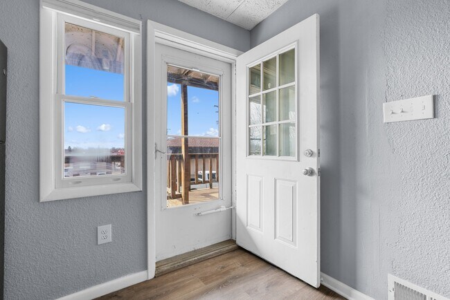 Building Photo - 404 N Superior St