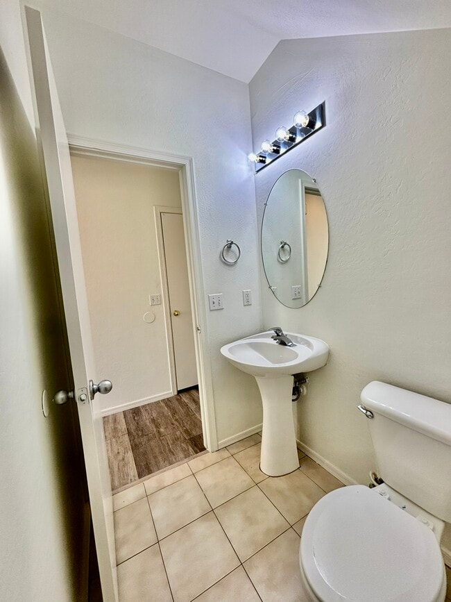 Building Photo - 3018 W Sands Dr