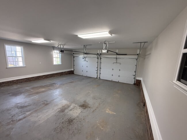 Building Photo - 126 Red Kirby Rd