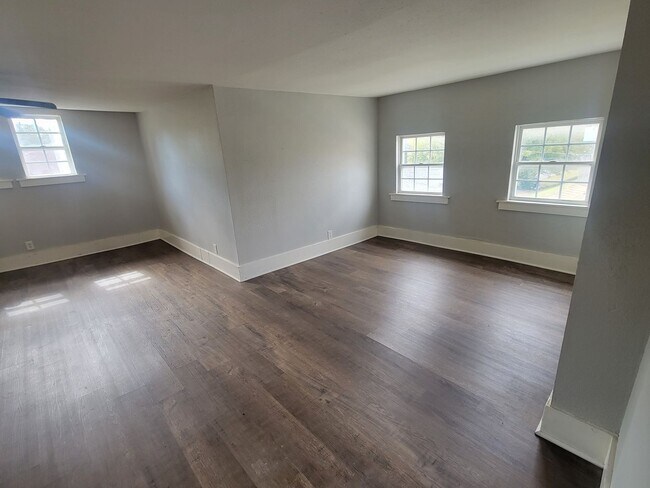 Building Photo - 1923 S Izard St