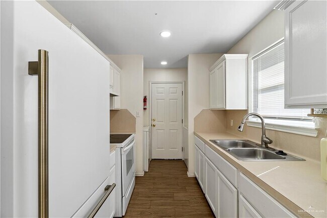 Building Photo - 22 S Casa Linda St