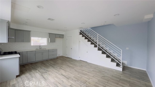 Building Photo - 6719 Vineland
