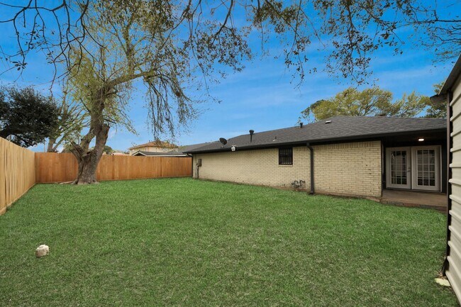 Building Photo - 1415 Parry-Sound