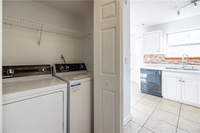 Building Photo - 3394 Wild Flower Cove