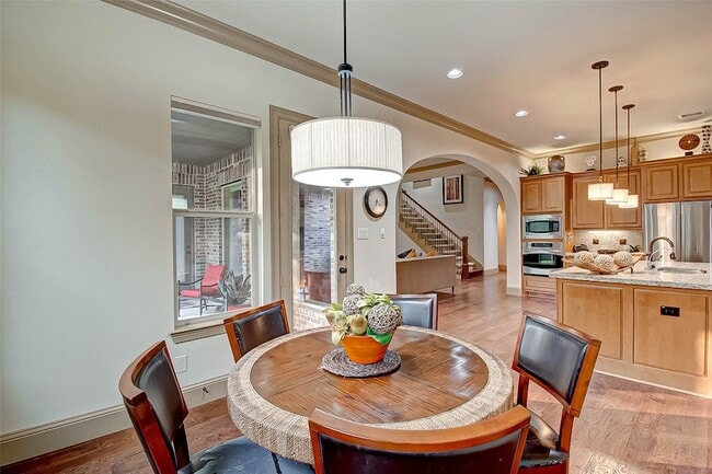 Building Photo - 7 Shearling Ct