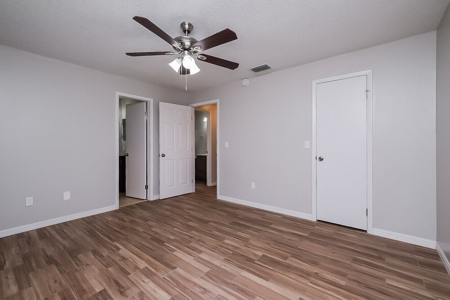 Building Photo - 1111 Tuxford Dr