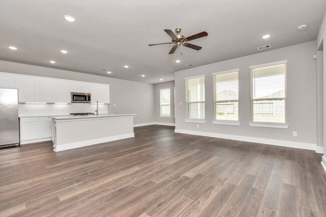 Building Photo - Live Oak