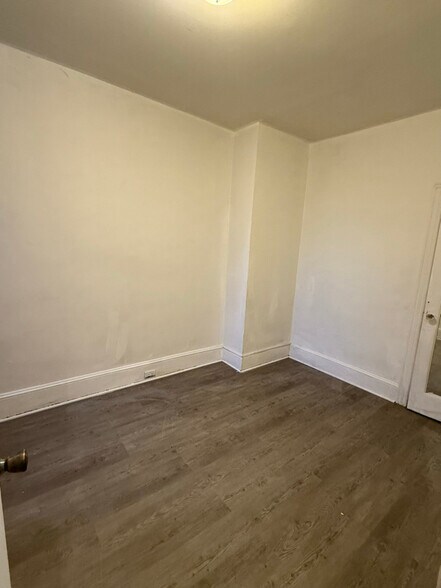 Building Photo - 17 Farragut St