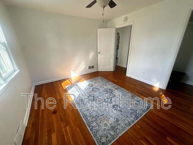 Building Photo - 5417 S 49th St