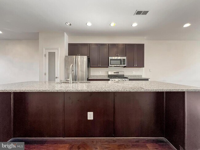 Building Photo - 8942 Dahlgren Ridge Rd