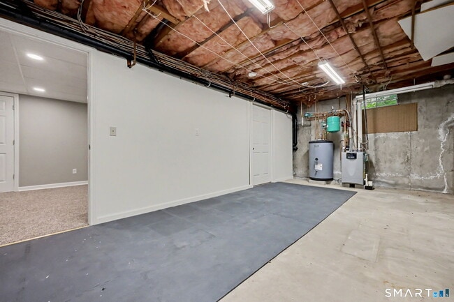 Building Photo - 275 York St