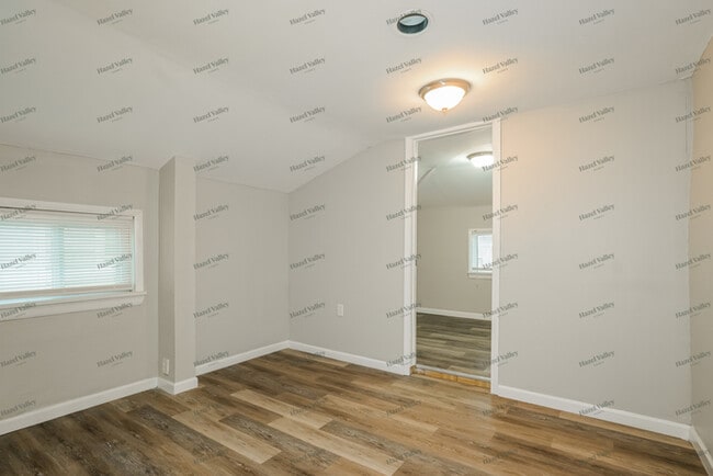 Building Photo - 9947 Lark Ave