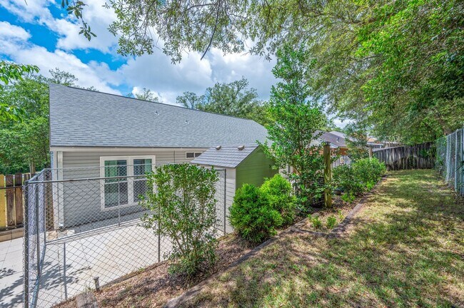 Building Photo - Completely Renovated Home in Niceville!