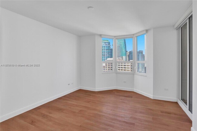 Building Photo - 808 Brickell Key Dr