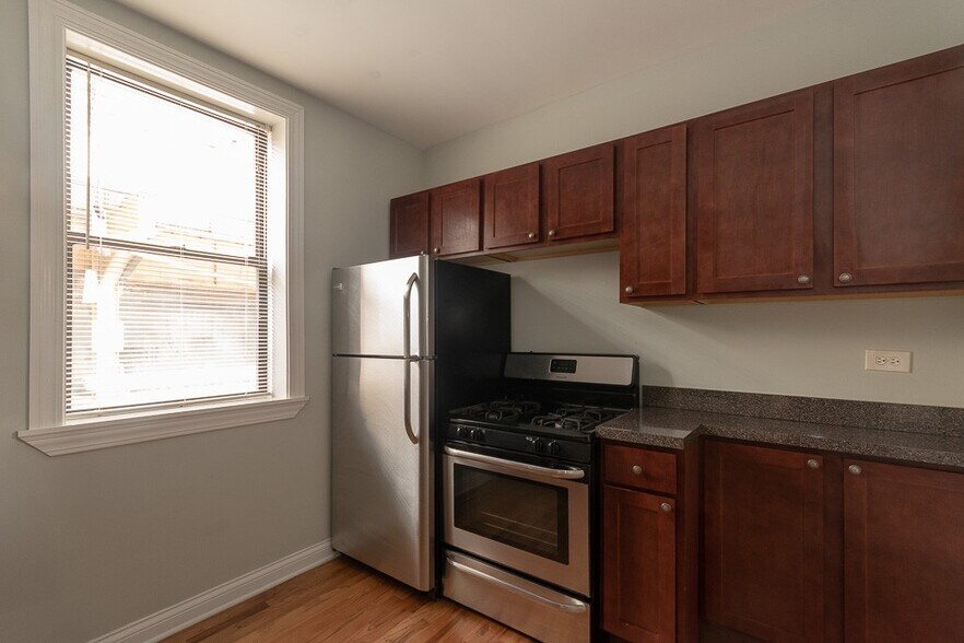 Building Photo - 4329 N Wolcott Ave