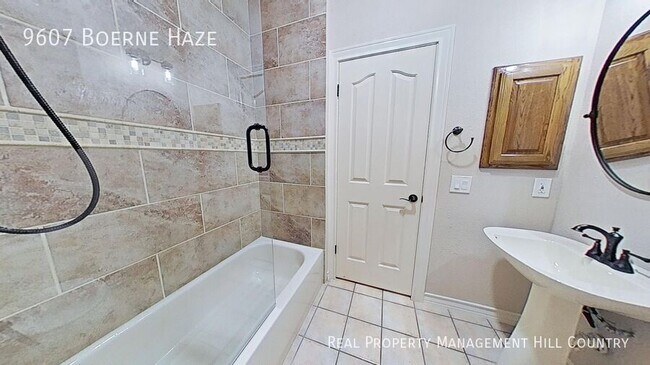 Building Photo - 9607 Boerne Haze