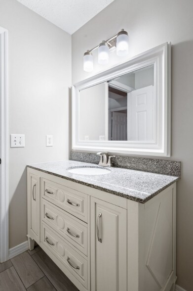 Building Photo - 3600 Burwick Pl