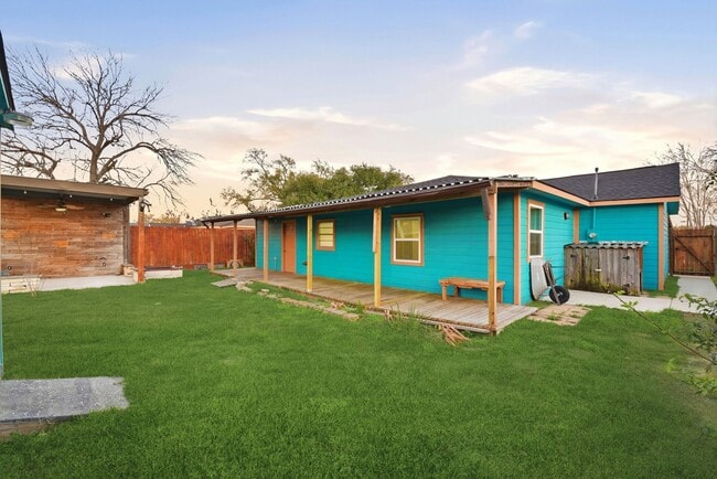 Building Photo - 506 Ogilvie St