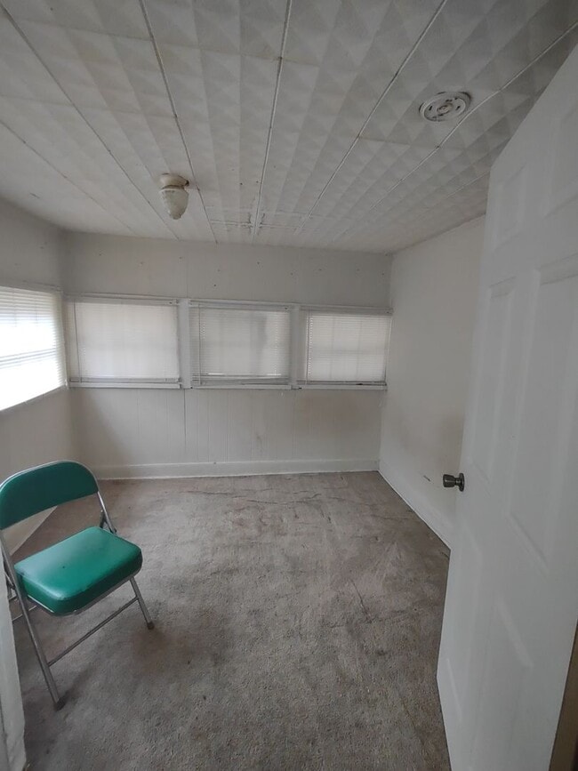 Building Photo - 2 Bedroom / 1 Bath Paducah
