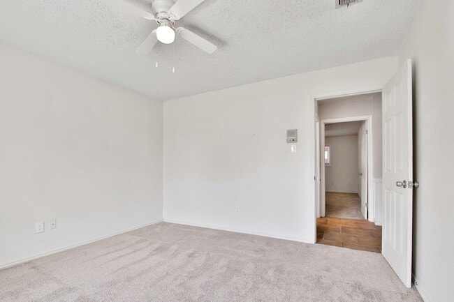 Building Photo - 4818 73rd St