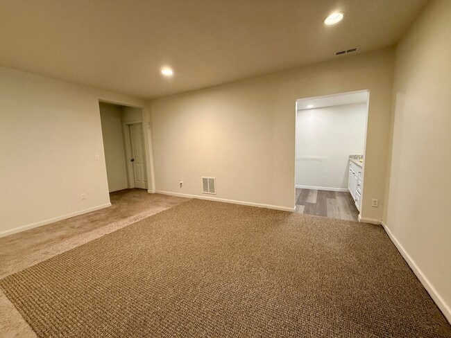 Building Photo - 737 3400 W