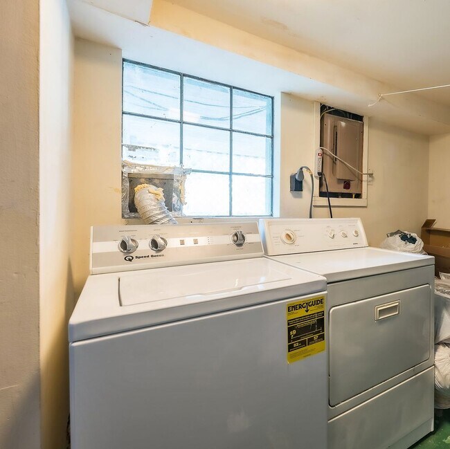 Building Photo - NW Rowhouse Near Georgetown University & Hospital Available Early August