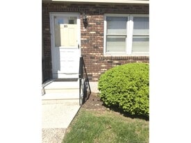 Building Photo - B5 Saint Marc Cir
