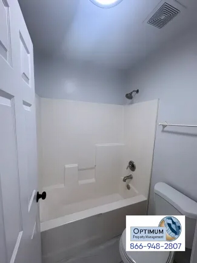 Building Photo - Spacious 4-Bedroom Home with Elegant Finishes & Convenient Location