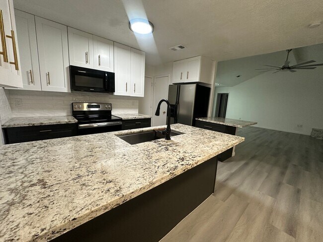 Building Photo - For Lease | 3 Bed, 2 Bath | 1,446 Sq Ft | Greengate Place|