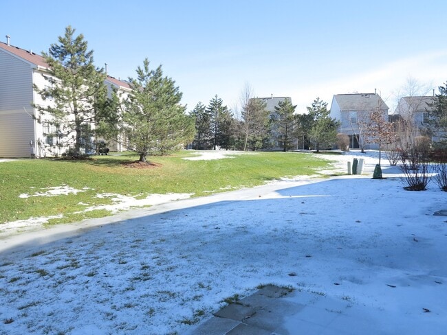 Building Photo - 1227 N Village Dr