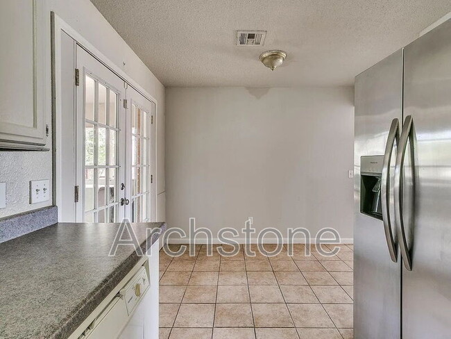 Building Photo - 3217 Overland Dr