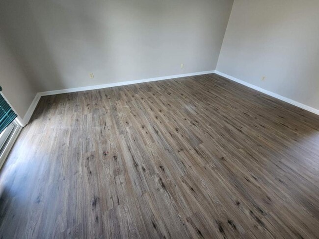 Building Photo - 947 W McKay Rd