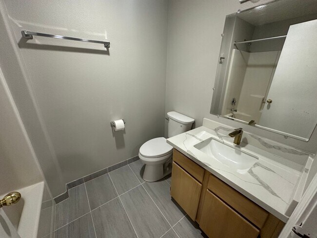 Building Photo - 9505 SW 47th Ave