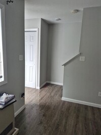 Building Photo - C3 Grandview Dr