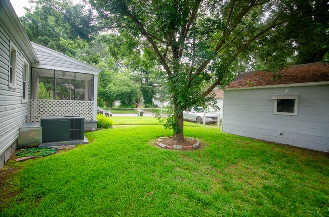 Building Photo - Gorgeous family home rental in Norfolk!