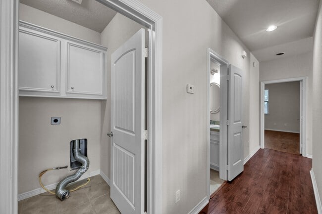 Building Photo - 130 April Cove