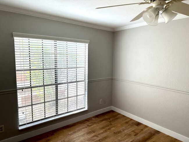 Building Photo - Fantastic corner lot in Santiago