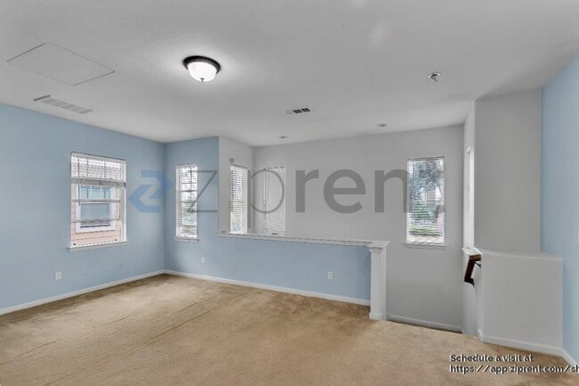 Building Photo - 444 E Poplar St