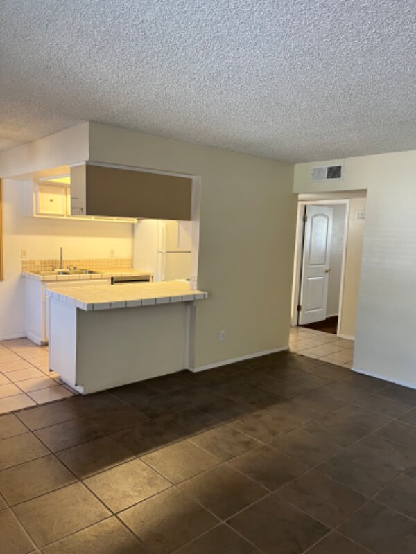 Building Photo - 6700 Escondido Dr