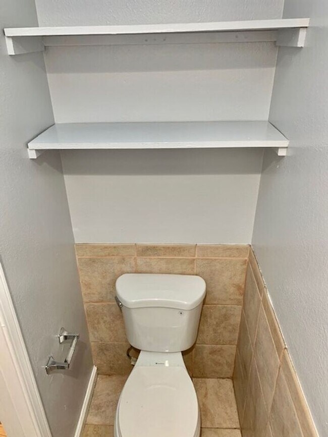 Building Photo - Great 3 bed 1.5 bath House with Garage in ...