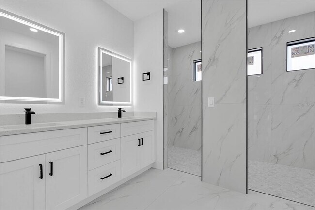 Building Photo - 358 Vitorio St