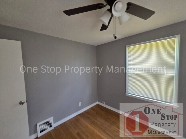 Building Photo - Beautiful 3 Bedroom 2 Bathroom in Kansas City